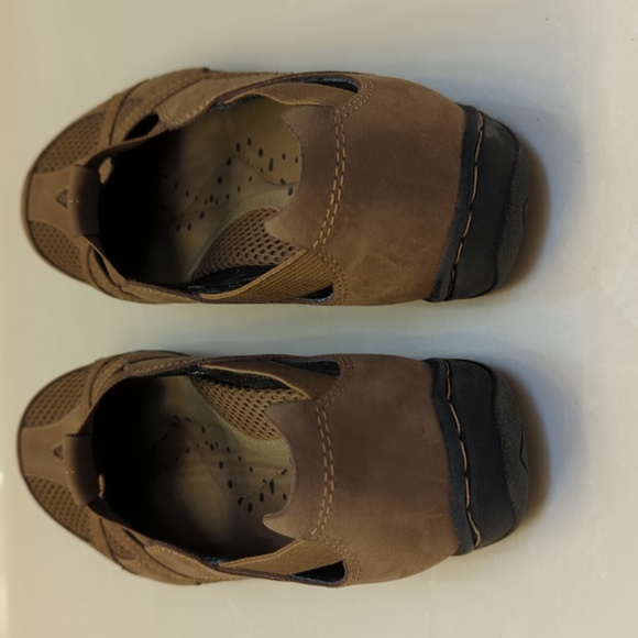 Clarks Slip-on Shoes - Picture 6 of 8